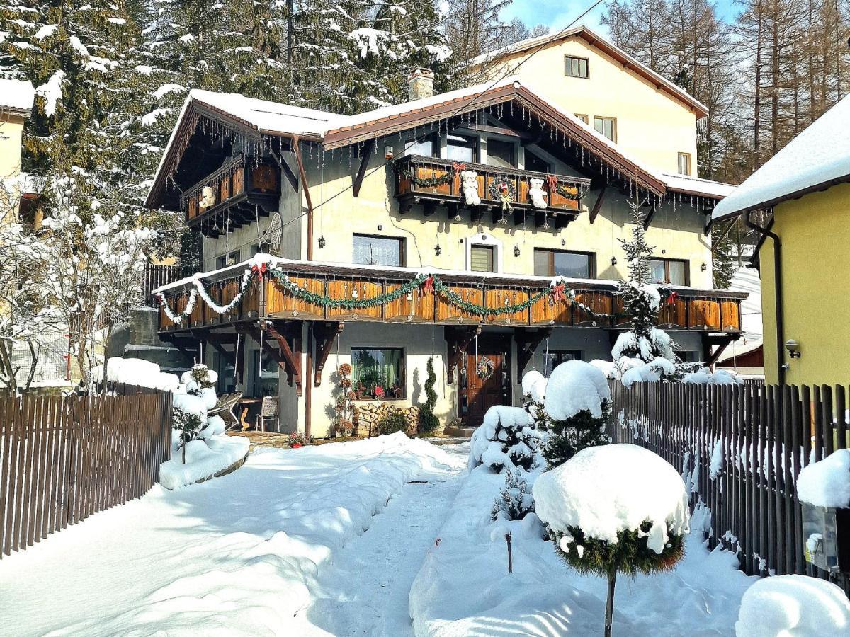 Amor Tirol Busteni (Adults Only) Exteriör bild